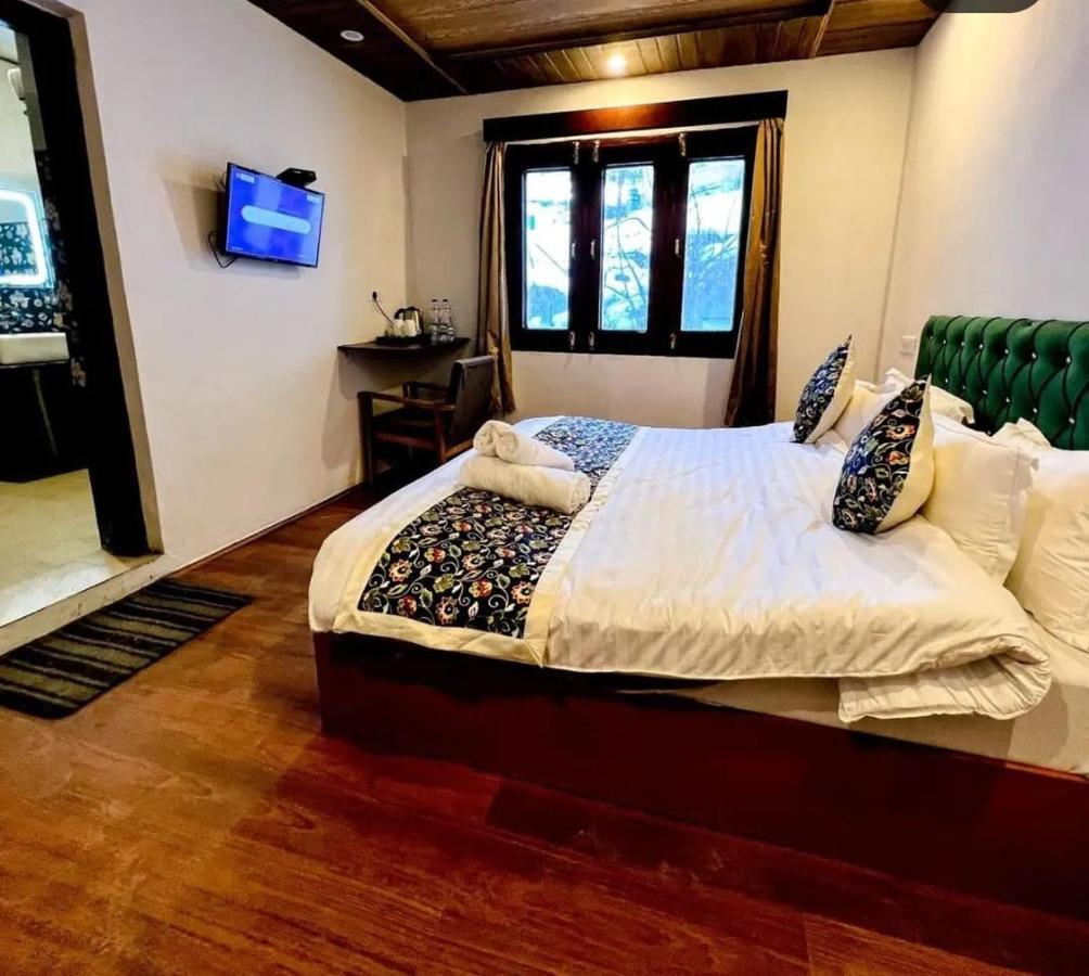Hotel Poshwan Gulmarg Exteriér fotografie